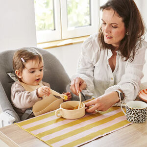Vajilla infantil + babero Mini Roar 4M+ 