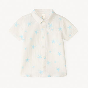 Camisa de manga corta con estampado de estrellas de mar para niño. 
