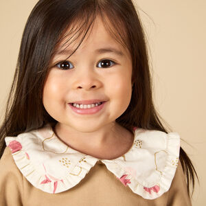 Vestido de manga larga bicolor con cuello claudine para bebé niña 