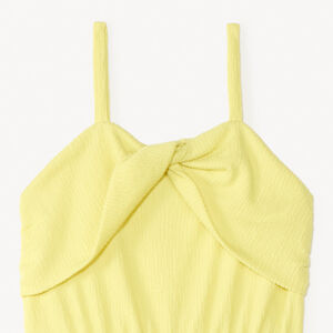 Mono de punto de jersey liso con busto drapeado para niña. 