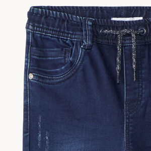 Pantalón jogger estilo jean de denim con cintura y tobillos en rib para niño 
