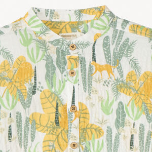 Camisa de manga corta con cuello mao y estampado de jungla para niño 