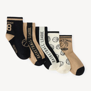 Lote de 5 pares de calcetines divertidos para niño con motivos de baloncesto. 