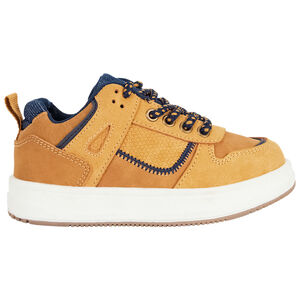 Zapatillas bajas con cordones y detalles para niño 