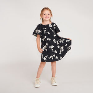Ropa de niña con estampado de flores y mangas cortas. 