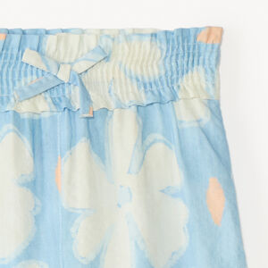 Pantalón fluido y amplio con estampado floral niña. 