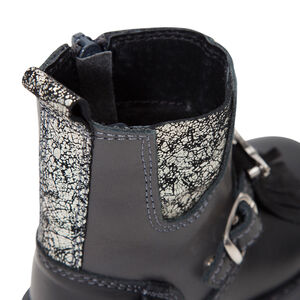 Botines negros de piel con hebilla y flecos y apliques de fantasía  Main Botines negros de piel con hebilla y flecos y apliques de fantasía