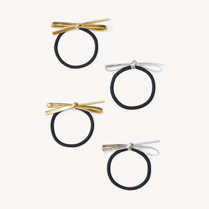 Lot de 4 élastiques avec nœuds en similicuir pour fille    Main Lot de 4 élastiques avec nœuds en similicuir pour fille