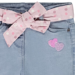 Short vaquero con cinturón pañuelo y corazones de lentejuelas para bebé niña 