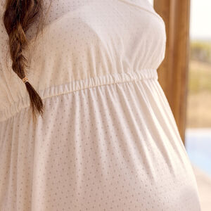 Pelele de embarazo y lactancia en punto calado 