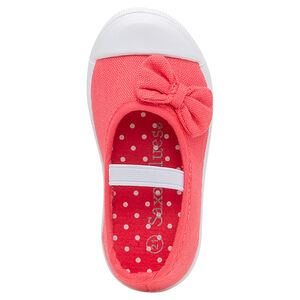 Zapatos de lona con lazo y tirantes elásticos para niña. 