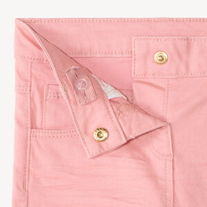 Pantalón slim para bebé niña en sarga lisa 