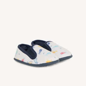 Zapatillas bajas con estampado de ballenas para niño. 