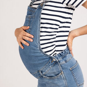 Pelele largo de maternidad en denim 