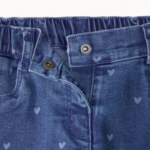 Jean barrel bebé niña estampado corazones 