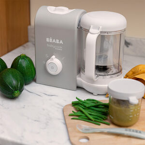 Robot 4 en 1 Babycook Express - Gris Velours  Main Robot 4 en 1 Babycook Express - Gris Velours