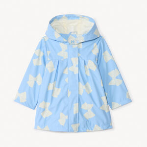 Parka de goma con estampado de lazos para niña. 