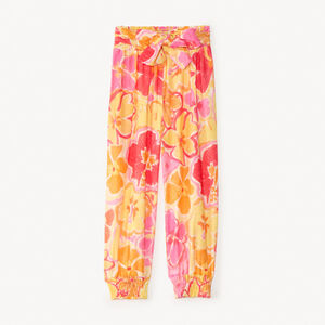 Pantalón corto fluido de gasa con estampado floral para niña. 