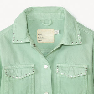 Chaqueta de mezclilla lisa con tachuelas decorativas niña 