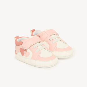Zapatillas de bebé para niña con corazones, cordones elásticos y velcro. 