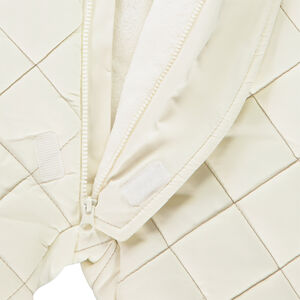 Buzo acolchado a cuadros para bebé con acabados según la edad 