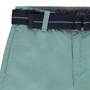 Bermudas lisas de sarga con cinturón para niño 