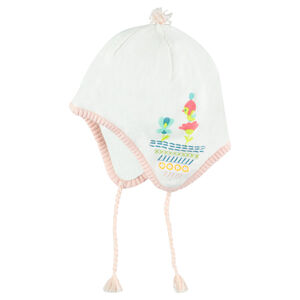 Gorro peruano de punto fino con trenzas y bordados 