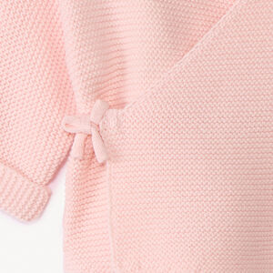 Brassière en tricot point mousse uni pour bébé fille se traduce como:

Chaqueta tipo pelele de punto bobo liso para bebé niña 