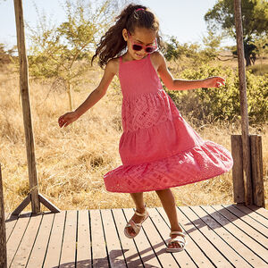 Vestido sin mangas con bordado inglés para niña 