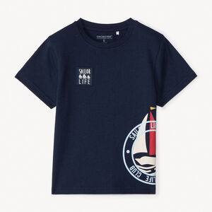Camiseta de manga corta con estampado de barco para niño. 
