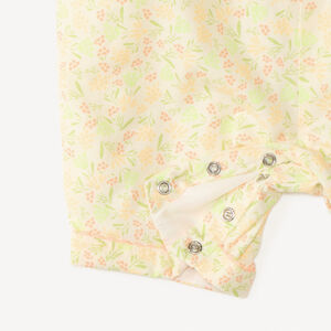 Mono corto con mangas de volantes y estampado floral para niña 