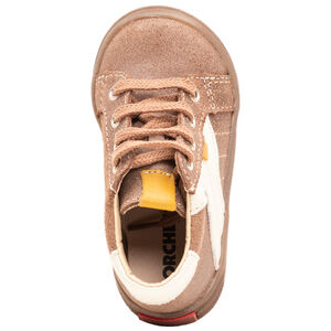 Botas que contrastan de cuero con cordones  