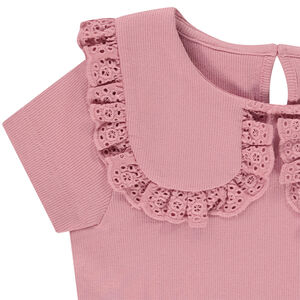 Camiseta de manga corta de punto de canalé con cuello babero bordado para niña 