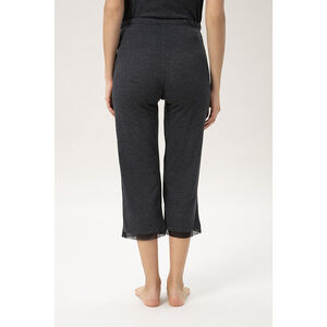 Pantalón pantacourt de punto jaspeado con detalles de tul 