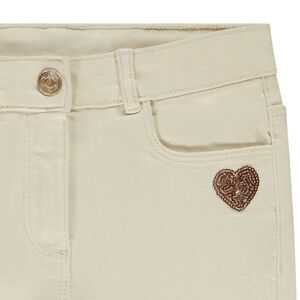 Jean slim con motivo de corazón en lentejuelas para niña 