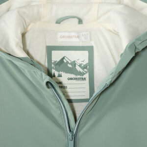 Chaqueta cortavientos con capucha impermeable para niño. 