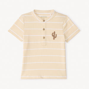 Polo de manga corta a rayas con parche de cactus para niño. 