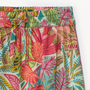 Pantalón amplio y fluido con estampado fantasía para niña. 