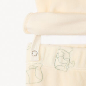 Pijama de felpa Winnie Disney para bebé niño con acabados diferentes según la edad. 