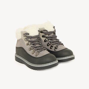 Botines para niño con cordones y cremallera con panel de borreguito. 