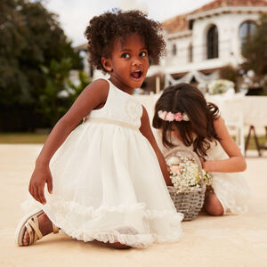 Ropa 2 en 1 con espalda calada en forma de corazón para niña. 