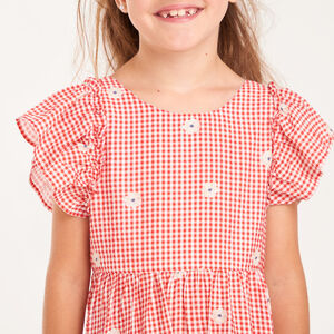 Ropa de niña con estampado vichy y mangas cortas con volantes. 