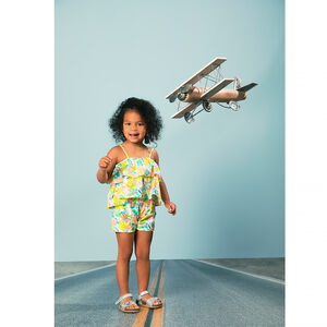 Conjunto corto estampado tropical para niña 