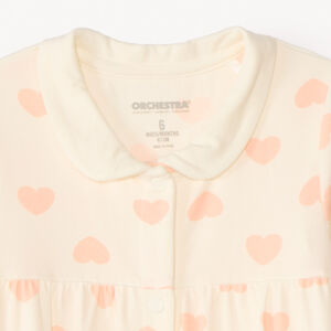 Pijama de manga larga de jersey con estampado de corazones para niña. 