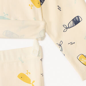 Conjunto de pijama de 2 piezas para bebé niño con acabados diferentes según la edad. 