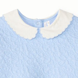 Sudadera de felpa texturizada con cuello de bebé para niña. 