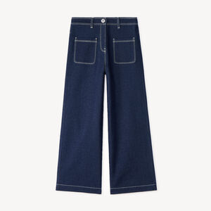 Pantalón de niña de corte amplio, liso y con bolsillos de parche. 
