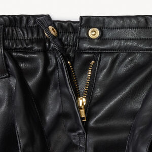 Short liso de polipiel con cinturón para anudar para niña 