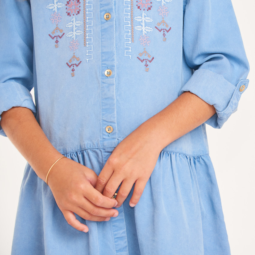 Ropa de camisa niña con mangas largas y bordados decorativos 
