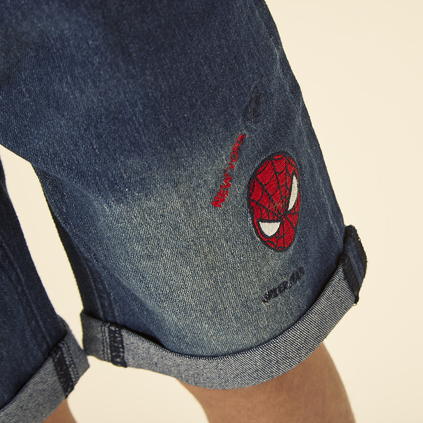 Bermuda con motivo en relieve de Spider-Man Marvel para niño 